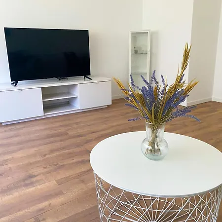 Appartement House Avinolin - For Business & Family - Balcony With Nature View, Smarttv, Office, Comfort Bed, Netflix, Flexible Check-in Options *