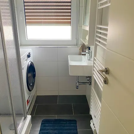 House Avinolin - For Business & Family - Balcony With Nature View, Smarttv, Office, Comfort Bed, Netflix, Flexible Check-in Options *
