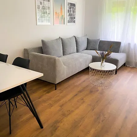 House Avinolin - For Business & Family - Balcony With Nature View, Smarttv, Office, Comfort Bed, Netflix, Flexible Check-in Options Appartement