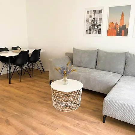 House Avinolin - For Business & Family - Balcony With Nature View, Smarttv, Office, Comfort Bed, Netflix, Flexible Check-in Options Appartement