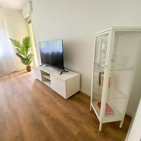 Appartement House Avinolin - For Business & Family - Balcony With Nature View, Smarttv, Office, Comfort Bed, Netflix, Flexible Check-in Options *
